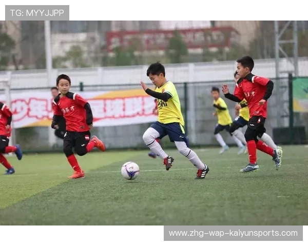 足球俱乐部在青训中建立成长档案公开化与家长反馈通道，足球青训俱乐部规章制度
